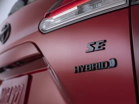 Đằng sau quyết định sản xuất xe hybrid tại Việt Nam của Toyota