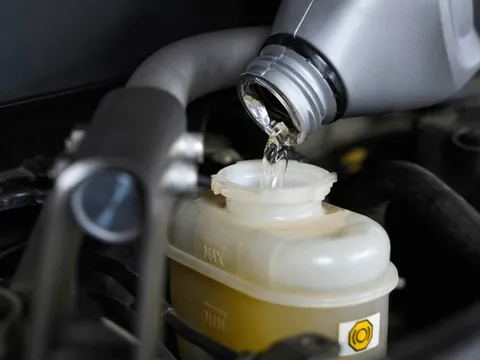 Dầu phanh sau khi mở nắp dùng được bao lâu?