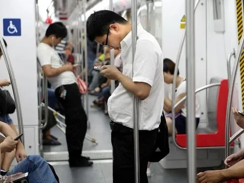 5 loại ốp lưng người EQ thấp hay dùng