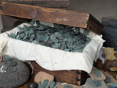 Tìm thấy kho báu trị giá 26 tỷ đồng trên con tàu đắm 300 năm