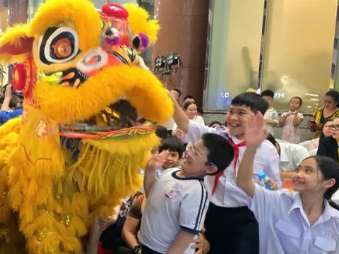 600 phần quà Trung thu gửi đến thiếu nhi phường Bàn Cờ