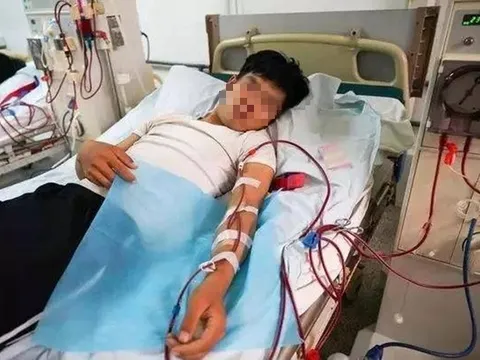 Ngày càng nhiều người trẻ mắc bệnh thận, bất kể nam hay nữ thấy 3 thứ này trong nước tiểu phải đi khám vội!