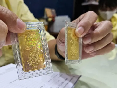 Vàng miếng trở lại đường đua