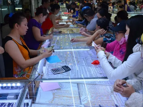 Giá vàng hôm nay, 7-10: Tiếp tục bật tăng mạnh