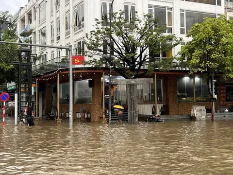 Giữa mùa mưa bão, môi giới đua nhau quảng cáo bán nhà 'không ngập lụt'
