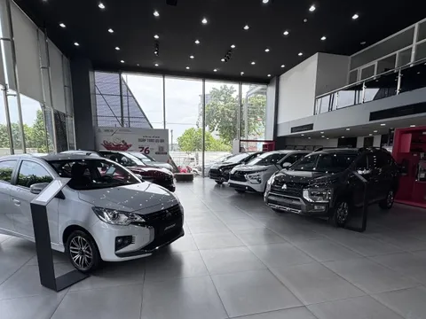 Nhiều mẫu xe 7 chỗ có giá ngang xe 4 chỗ