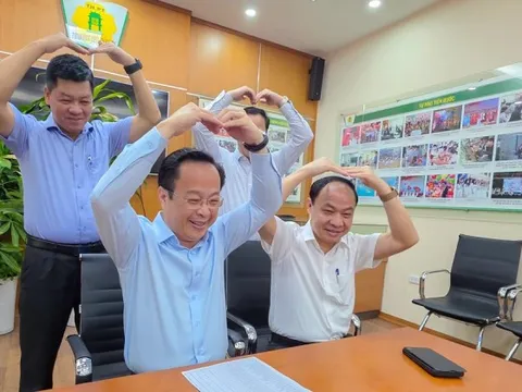 Giám đốc Sở Giáo dục Hà Nội 'thả tim' động viên học sinh học online ngày mưa
