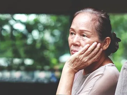 Đừng như tôi: Tuổi 60 mới hiểu lương hưu không đủ, chẳng còn kịp để dành cho tuổi già