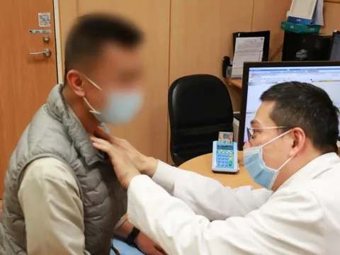 Chàng trai rất khỏe mạnh bỗng phát hiện u tuyến giáp, bác sĩ nói: Thấy 4 thứ này ở cổ phải khám ngay!