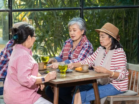 Cụ bà 60 tuổi, lương hưu 15 triệu đồng lên kế hoạch dưỡng già không phiền đến ai: Tự lo, tự vui, tự an nhiên