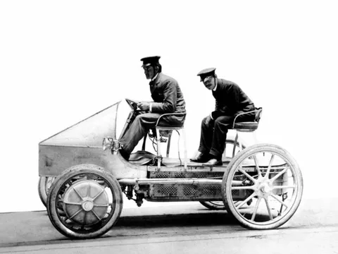 Xe điện đầu tiên của Porsche - không phải Taycan, chỉ mạnh 3 mã lực