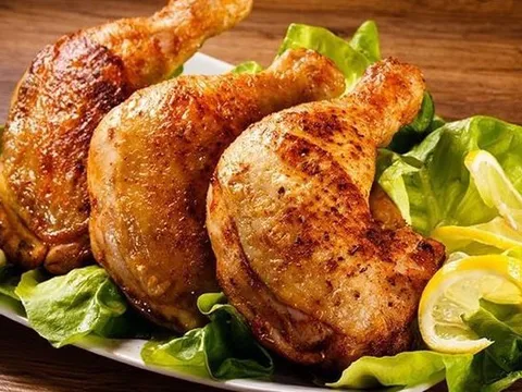 Người đàn ông 70 tuổi tử vong sau khi ăn thịt gà