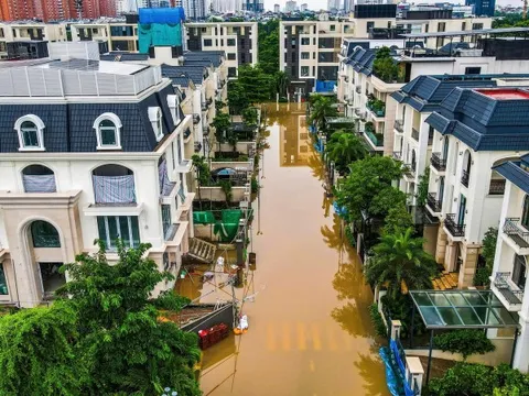 Khu đô thị đắt đỏ nhất Hà Nội chìm trong biển nước
