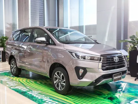 Thấy gì từ loạt xe vừa dừng bán tại Việt Nam