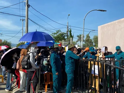 Sở Xây dựng Đà Nẵng nói gì về tình trạng chen lấn nộp hồ sơ mua nhà ở xã hội?