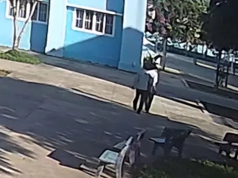 Diễn biến mới vụ thầy giáo bị tố bóp cổ đồng nghiệp trong sân trường