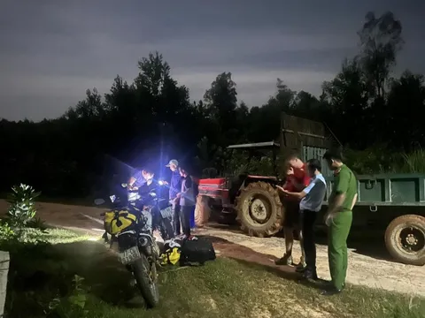 Nghẹt thở giải cứu 2 du khách Hà Lan lạc giữa rừng