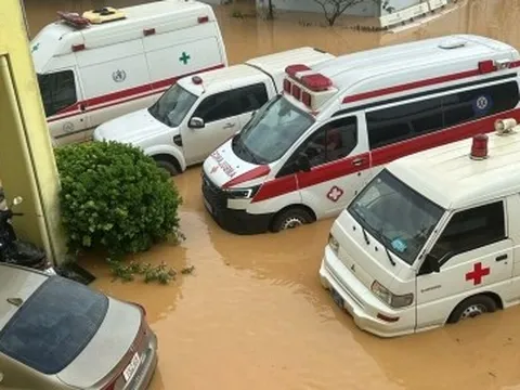 Cô lập giữa biển nước, bệnh viện ở Lạng Sơn 'cầm cự' từng giờ