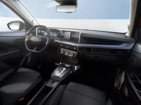 SUV châu Âu bỏ màn hình giải trí, thay bằng kẹp điện thoại
