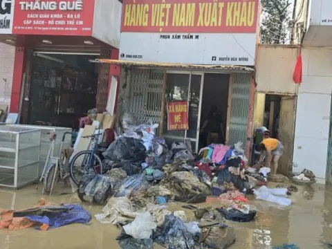 Thái Nguyên: Nước bắt đầu rút, thành phố ngổn ngang sau lũ 