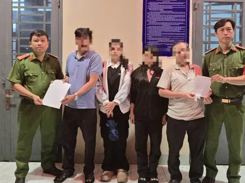 Công an ở Tây Ninh giải cứu 2 nữ sinh định sang Campuchia “giải quyết vụ án”