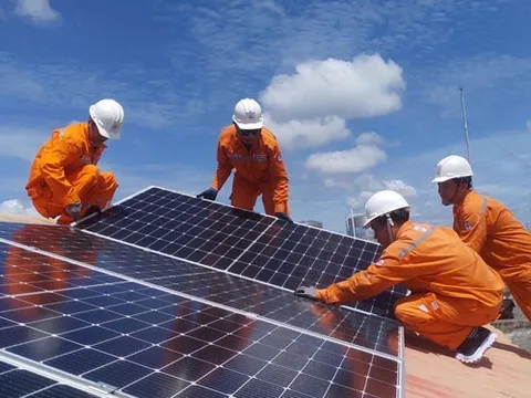 Đề xuất hỗ trợ tới 3 triệu đồng, vay ưu đãi 8,4%/năm cho hộ dân lắp điện mặt trời mái nhà