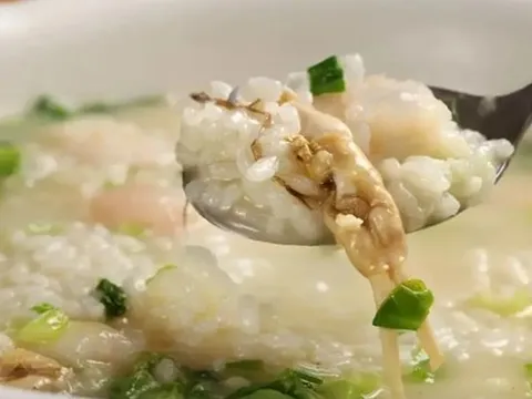 Vì sao không nên thường xuyên ăn cơm chan canh?