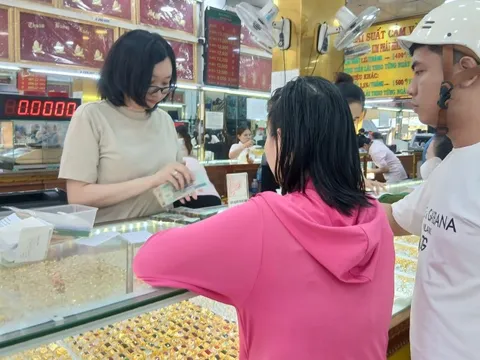 Lúng túng với quy định mới khi mua bán vàng từ 10-10