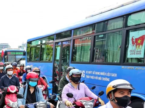 100 xe buýt CNG mới ở TPHCM đang "đắp chiếu”