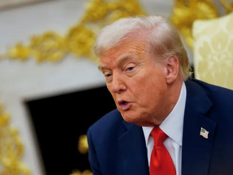 Ông Trump dọa áp thuế 'khổng lồ' lên hàng Trung Quốc
