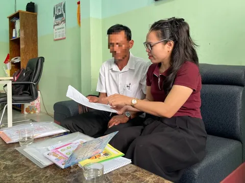 Bị đồng nghiệp tố bóp cổ trong sân trường, thầy giáo lên tiếng