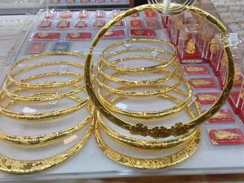 Ngân hàng thương mại nói gì về nhập khẩu và sản xuất vàng?