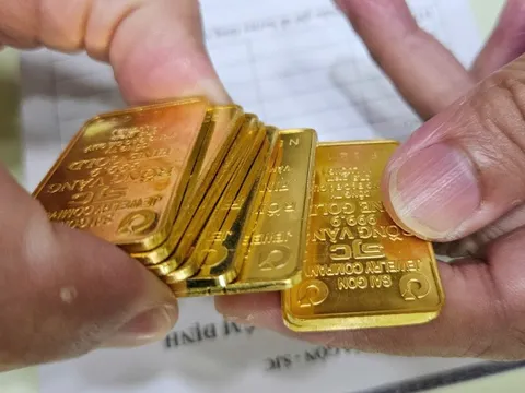 Tối 10-10, giá vàng miếng SJC biến động mạnh