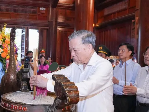 Tổng Bí thư Tô Lâm dâng hương tưởng nhớ Chủ tịch Hồ Chí Minh
