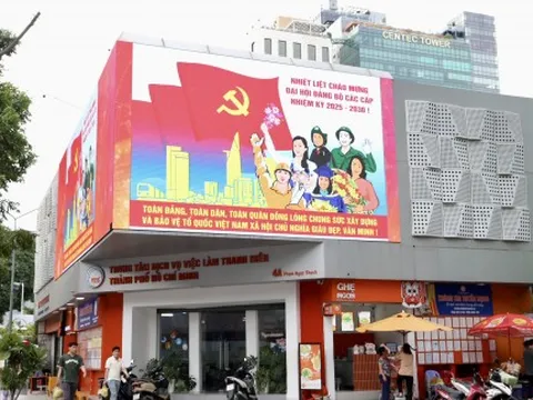 Thành phố rực rỡ cờ hoa chào mừng Đại hội Đảng bộ TPHCM lần thứ I 