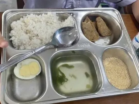Yêu cầu kiểm điểm vụ bữa ăn ‘đạm bạc’ của học sinh gây xôn xao dư luận
