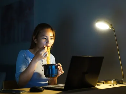 Để bụng đói đi ngủ hay ăn đêm có hại hơn? Chuyên gia chỉ ra sự thật khiến nhiều người phải thay đổi thói quen