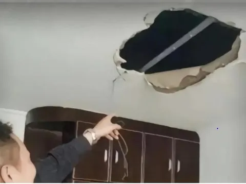Sửa bóng đèn, người đàn ông sốc nặng khi phát hiện số tiền mặt 285 tỷ đồng