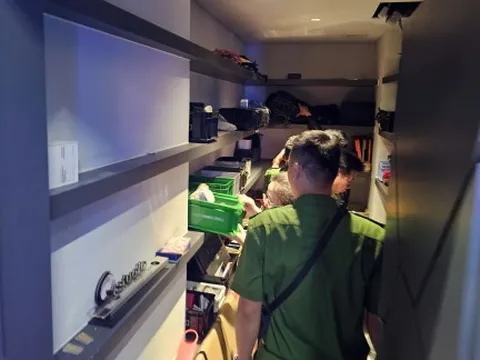 Khám nhà Ngân 98, niêm phong 1 két sắt