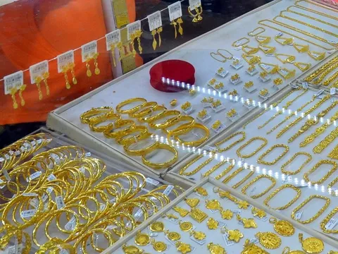 Giá vàng hôm nay, 14-10: Tiếp tục lao lên