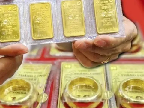 Lục két sắt của mẹ, tôi phát hiện 3 thứ nhớ đời
