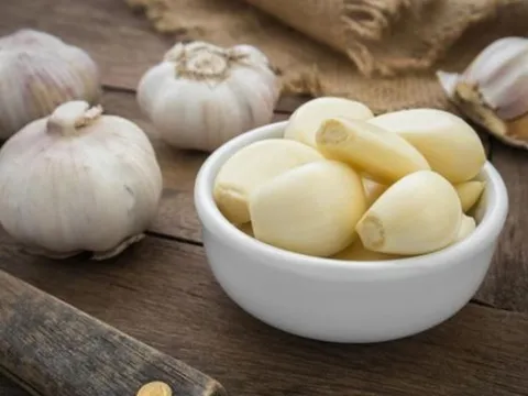 Những người nên hạn chế ăn tỏi, biết mà tránh kẻo "rước họa"