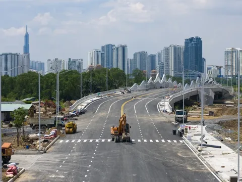 Hiện trạng cầu giảm ùn ứ cho nút giao lớn nhất TP.HCM sắp thông xe