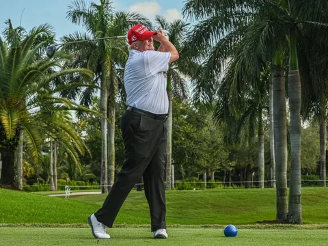 Ông Trump chơi golf với Chủ tịch Samsung, SK giữa đàm phán thuế quan