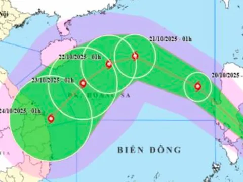 Bão Fengshen giật cấp 10, vào Biển Đông chiều tối nay