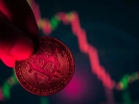 Bitcoin chật vật, nhà đầu tư 'tháo chạy' khỏi sàn