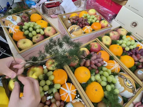 Bất ngờ với thị trường quà tặng 20-10, khi thịt cá cũng trở thành quà tặng