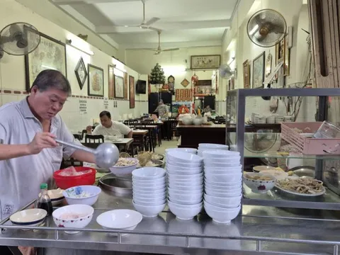 Hơn 50.000 quán cà phê, cửa hàng ăn uống đã đóng cửa: Làm gì để tồn tại?