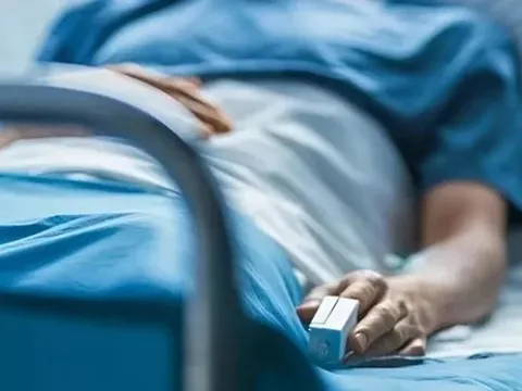 Người đàn ông 60 tuổi đột ngột tử vong sau bữa trưa vì thói quen tưởng vô hại