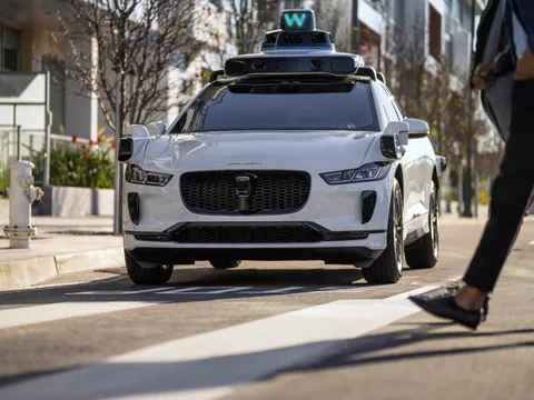 Thêm hãng xe đầu tư dịch vụ robotaxi tại Anh
